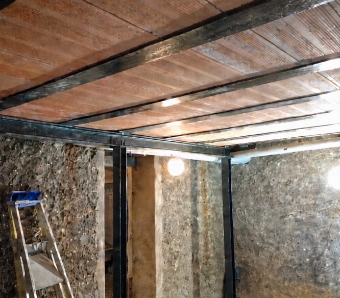 Plancher de cave renforcé par profilés métalliques et hourdis en brique – DFE RENOV